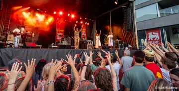Publiek voor het podium tijdens De Zomer van Puurs-Sint-Amands